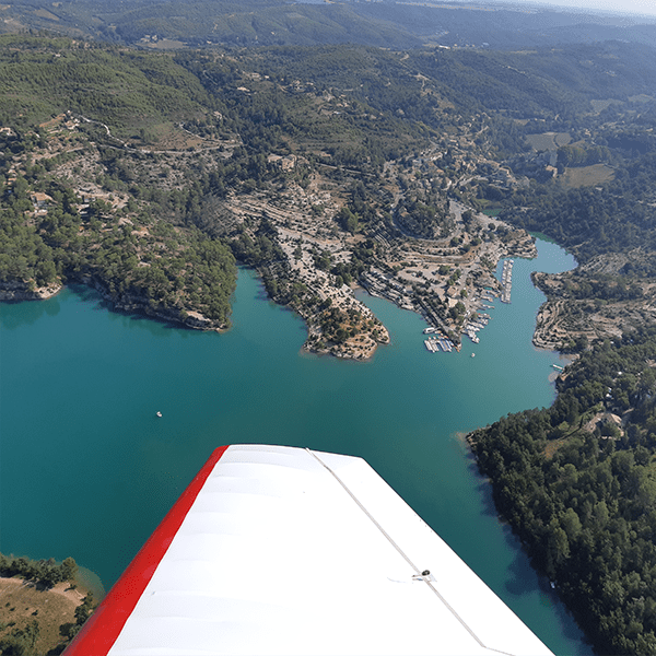 Vol découverte au-dessus le Lac d'Esparron - Aéroclub Manosque Vinon Vol découverte au-dessus le Lac d'Esparron - Aéroclub Manosque Vinon